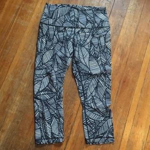 Cool patterned lulu capris